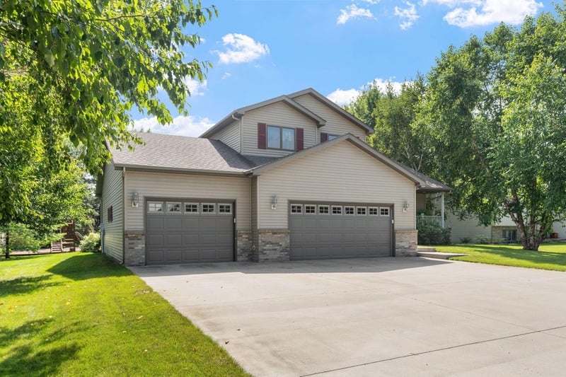 810 E 7th St, Litchfield, MN 55355