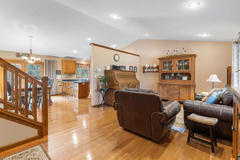 810 E 7th St, Litchfield, MN 55355