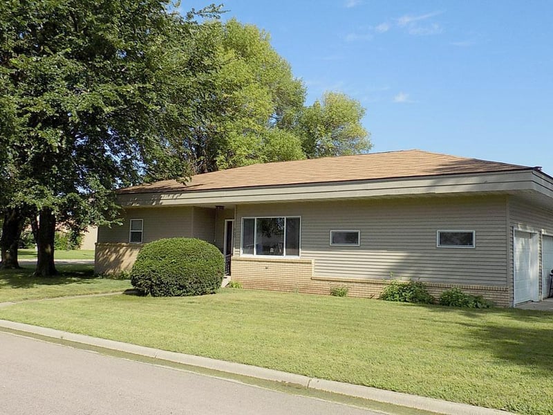 600 Esther Ave, Lafayette, MN 56054