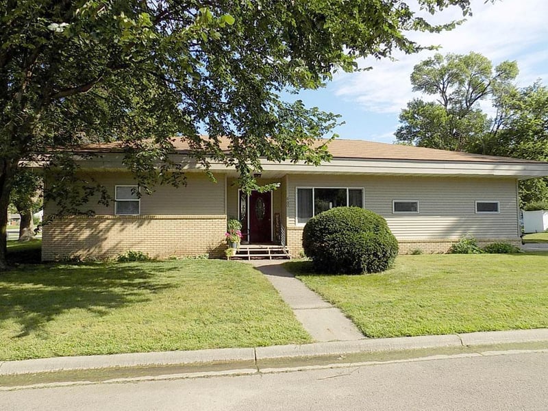 600 Esther Ave, Lafayette, MN 56054