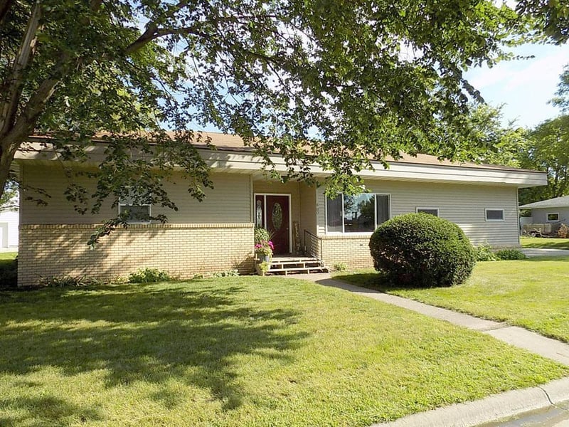600 Esther Ave, Lafayette, MN 56054