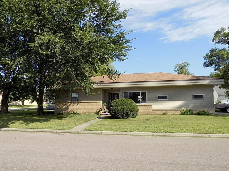 600 Esther Ave, Lafayette, MN 56054
