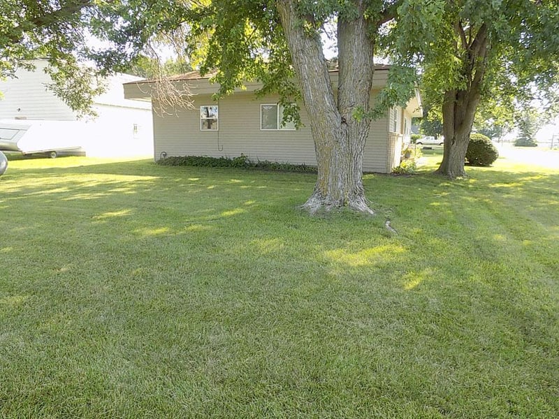 600 Esther Ave, Lafayette, MN 56054