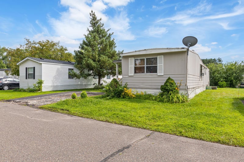 2460 E Elkhart E, Maplewood, MN 55119