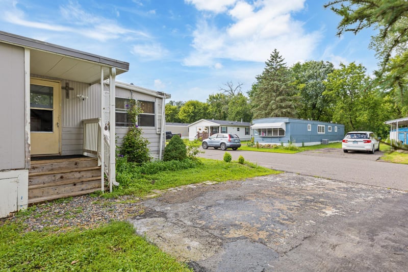 2460 E Elkhart E, Maplewood, MN 55119