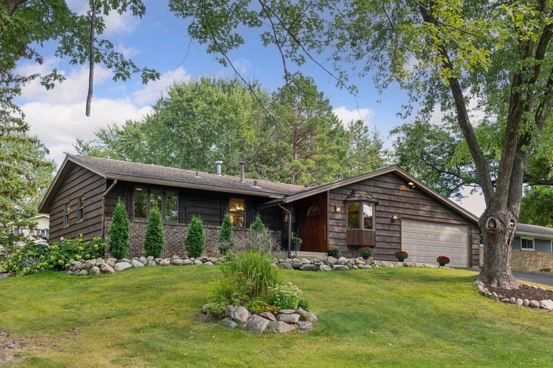 300 Russell Ln, Long Lake, MN 55356