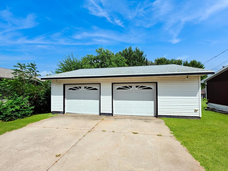 1023 N Spring St, New Ulm, MN 56073