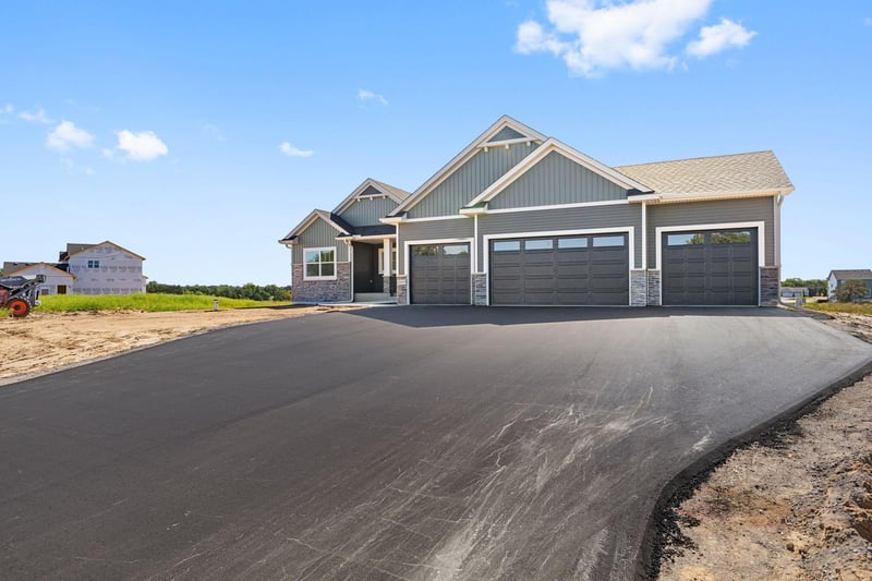 20689 Tamarack St NW, Oak Grove, MN 55011