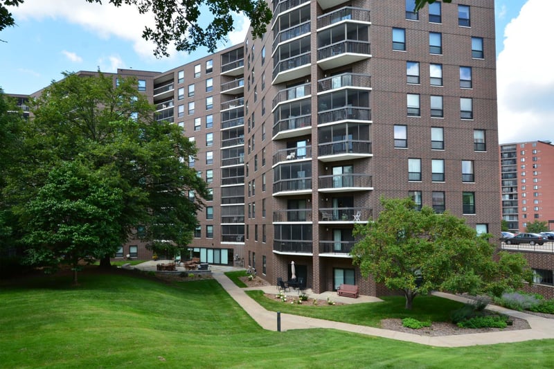 6615 Lake Shore Dr S #603, Richfield, MN 55423