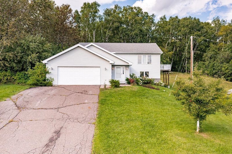 5321 Columbia St, Duluth, MN 55807