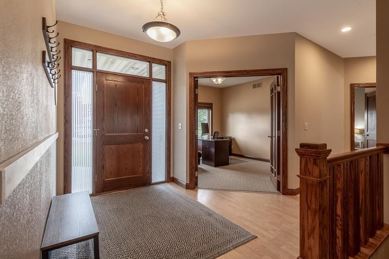 925 Melwood Ct, Madison Lake, MN 56063