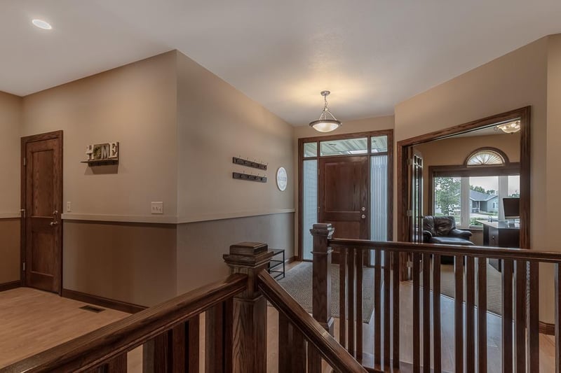 925 Melwood Ct, Madison Lake, MN 56063
