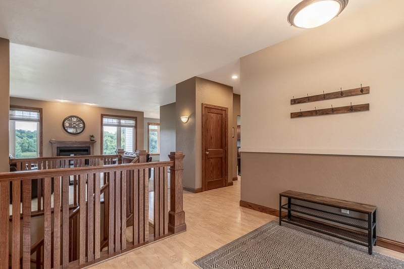 925 Melwood Ct, Madison Lake, MN 56063