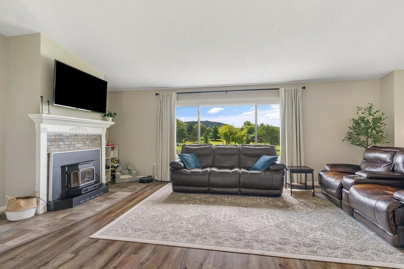 8880 Golfview Dr, Houston, MN 55943