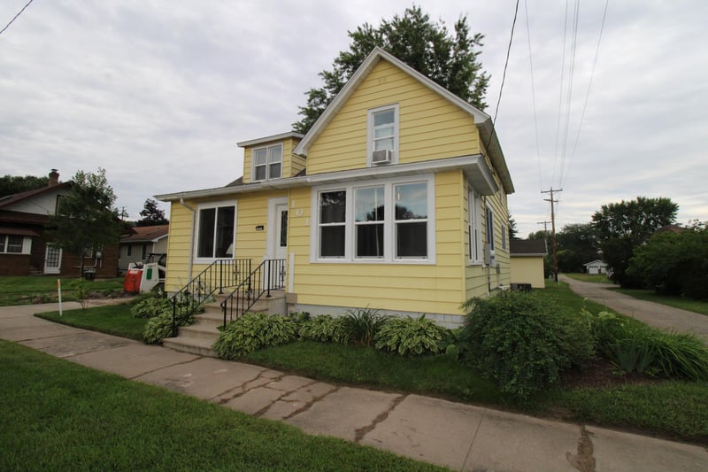 101 Michaels St, Cochrane, WI 54622