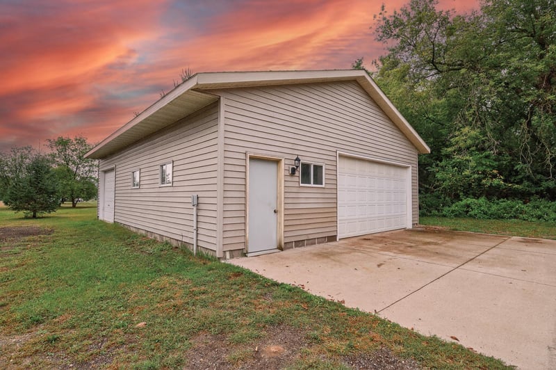 21520 Evergreen St NW, Oak Grove, MN 55011
