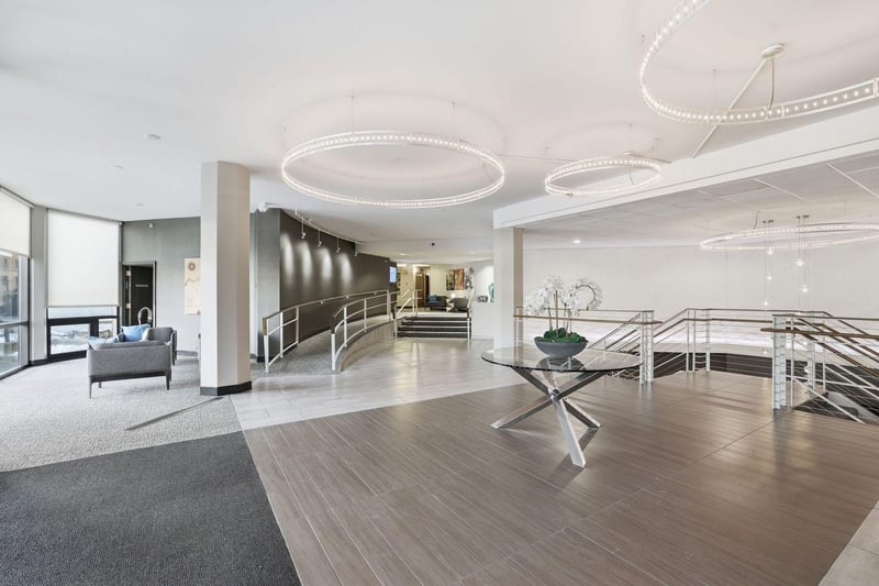 6566 France Ave S #902, Edina, MN 55435