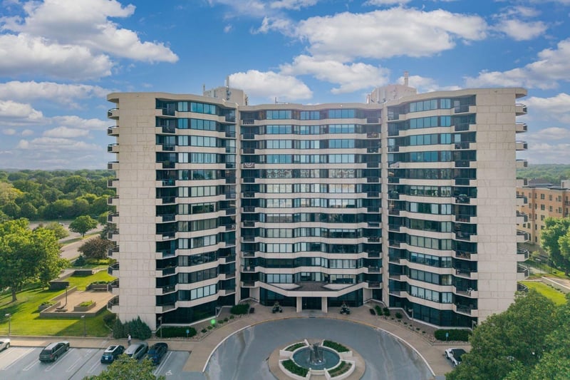 6566 France Ave S #902, Edina, MN 55435