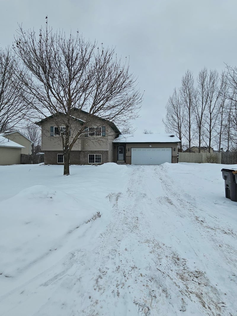 1833 Joes Lake Rd SE, Cambridge, MN 55008