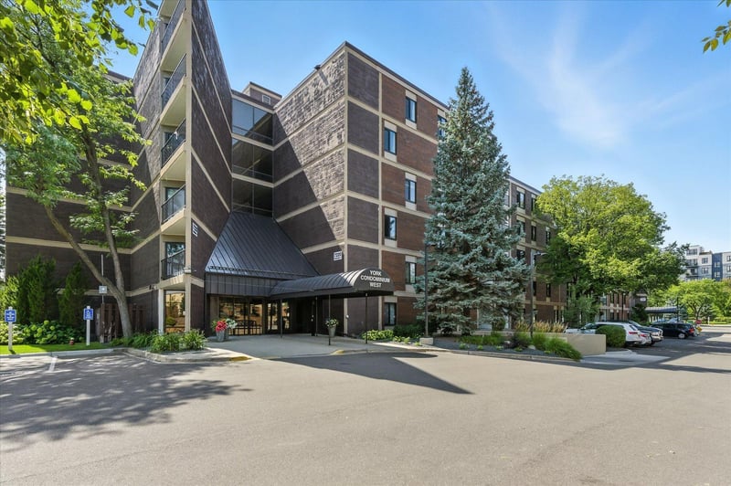 7220 York Ave S #504, Edina, MN 55435