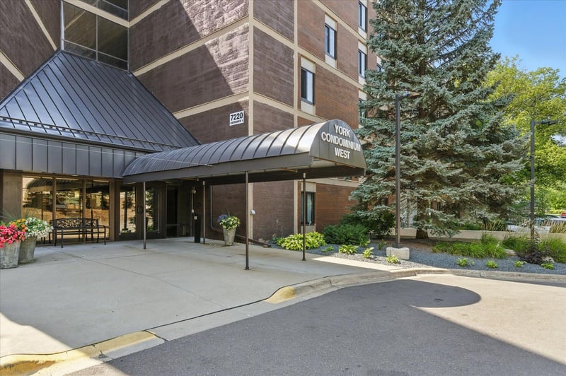 7220 York Ave S #504, Edina, MN 55435