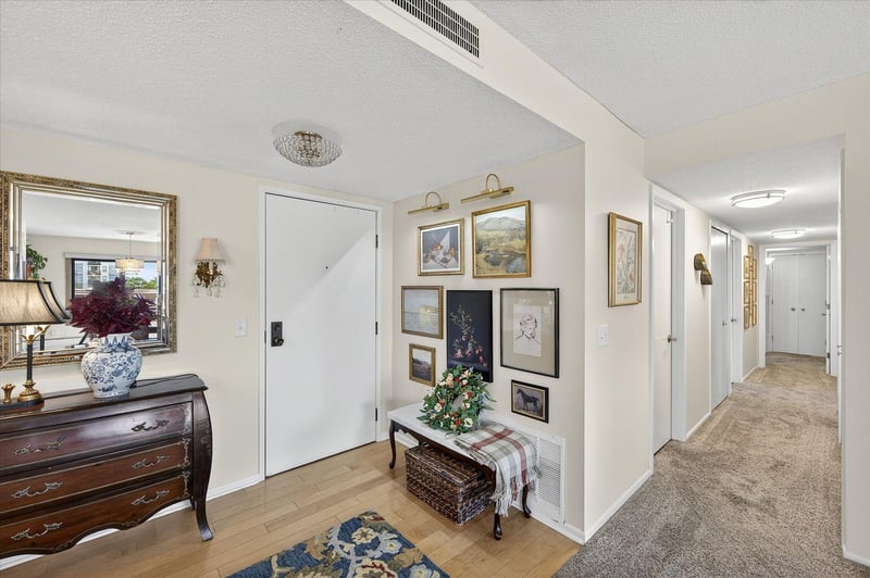 7220 York Ave S #504, Edina, MN 55435