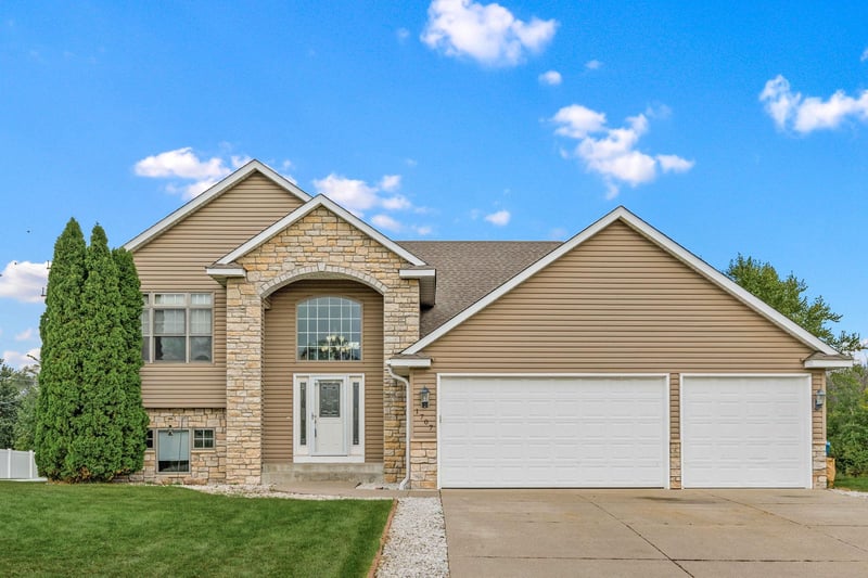 1707 Dupre Rd, Centerville, MN 55038