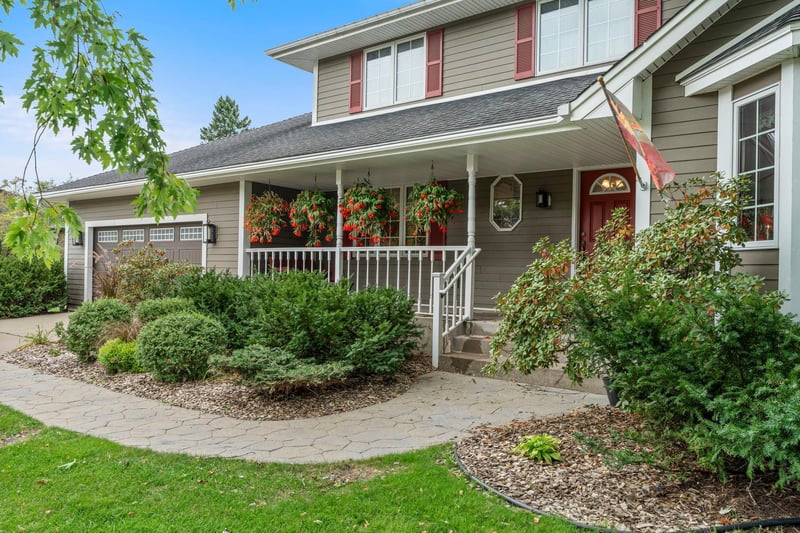 2360 Apache Ct, Mendota Heights, MN 55120