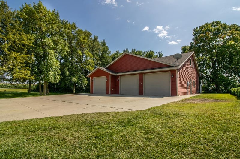 101 N Duck Lake Ave, Madison Lake, MN 56063