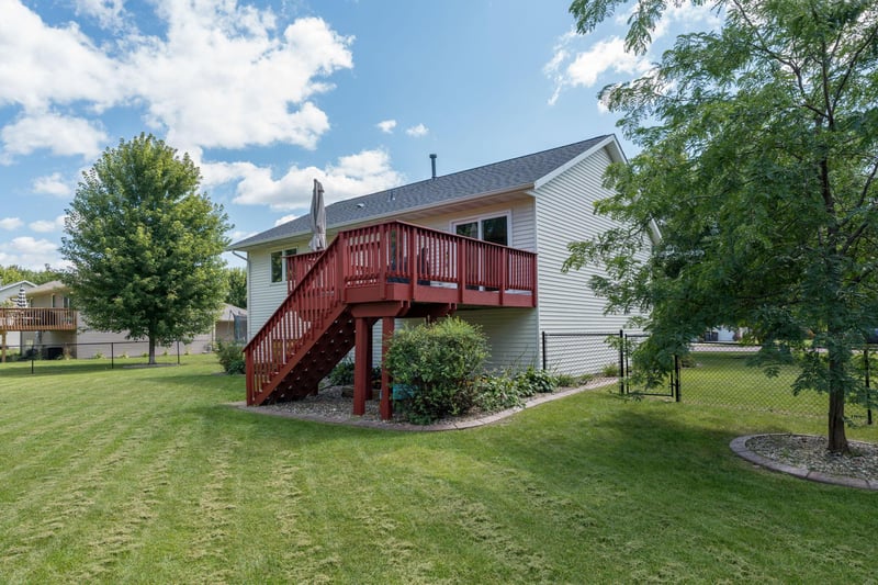 532 Lesueur Ave, Eagle Lake, MN 56024