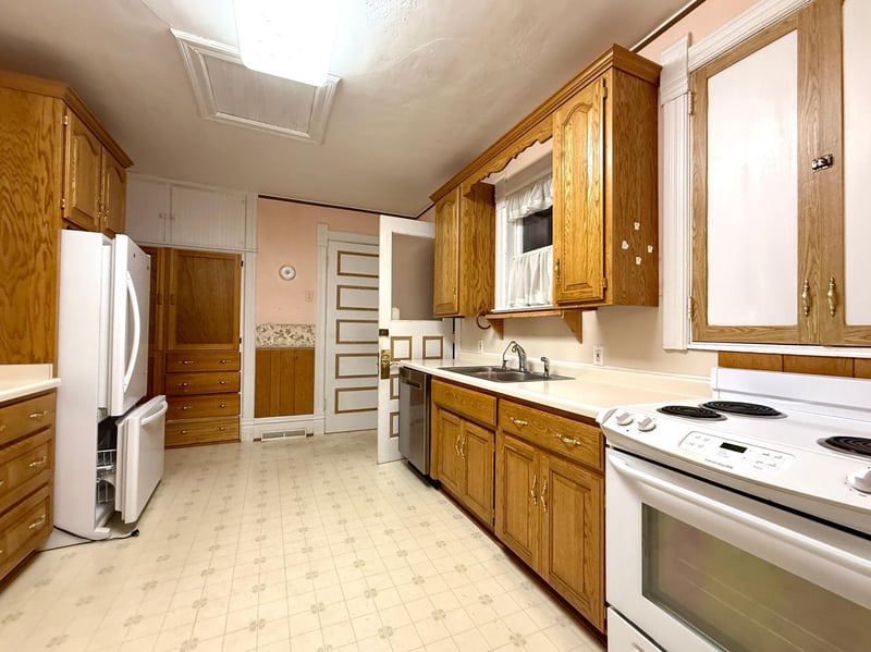 803 N Broadway Ave, Le Roy, MN 55951