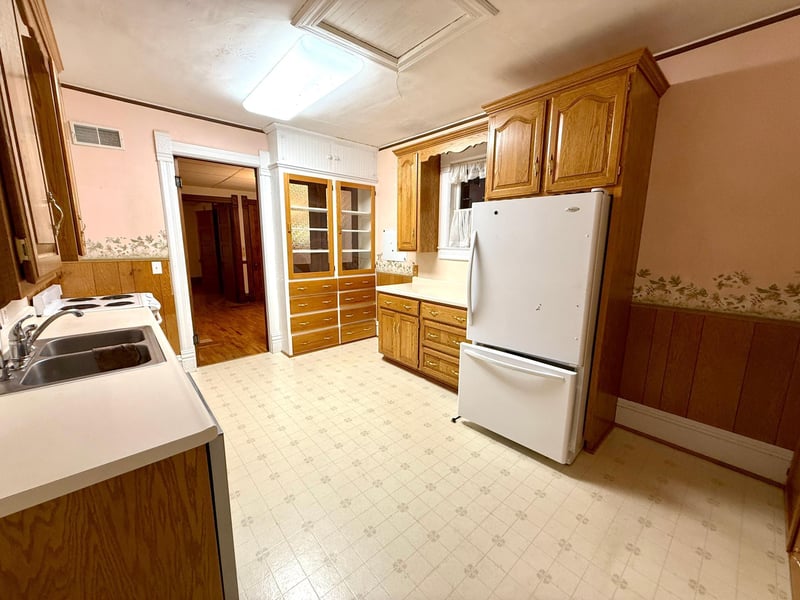 803 N Broadway Ave, Le Roy, MN 55951