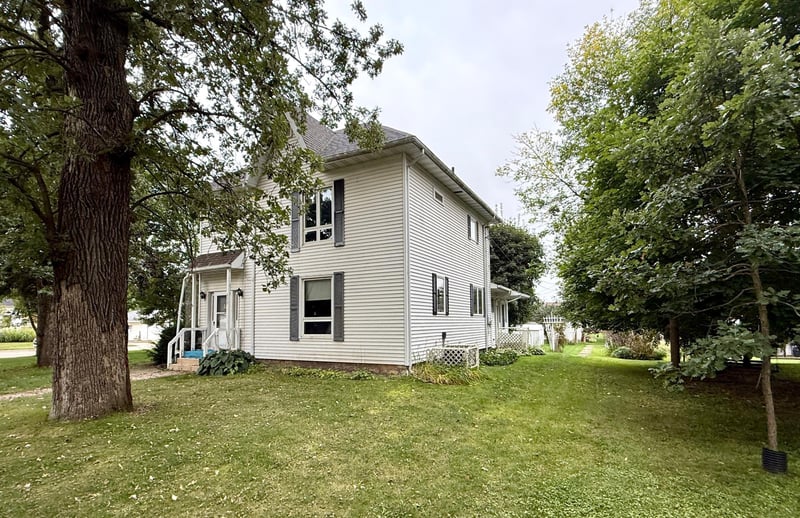 803 N Broadway Ave, Le Roy, MN 55951