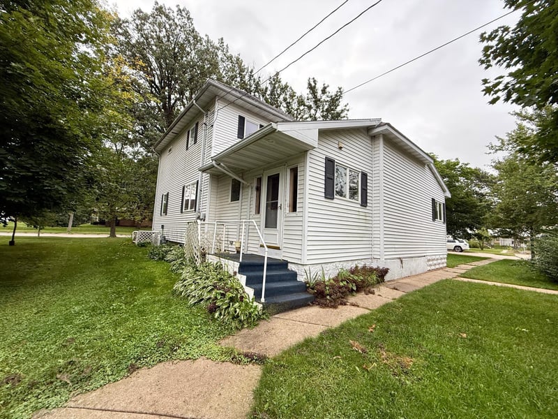 803 N Broadway Ave, Le Roy, MN 55951