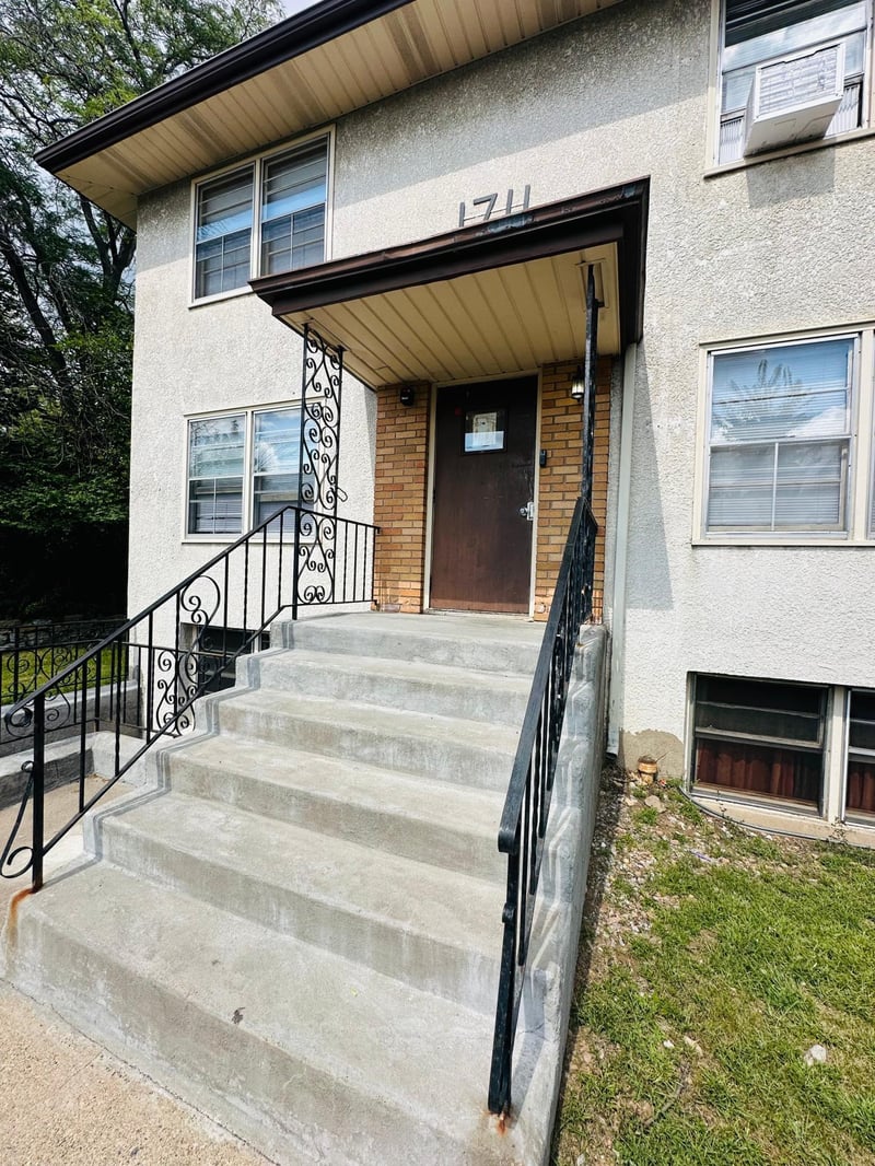 1711 7th St E, Saint Paul, MN 55106