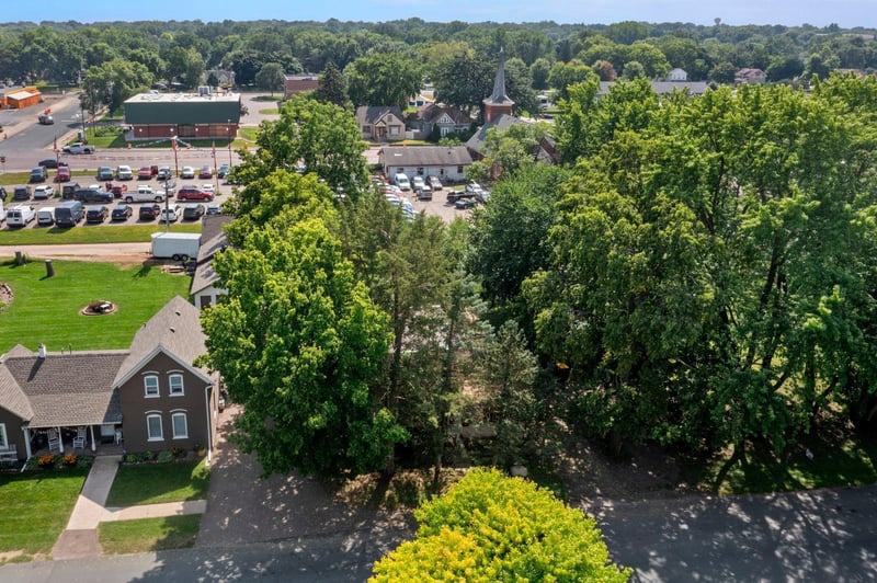 720 Bluff Ave E, Shakopee, MN 55379