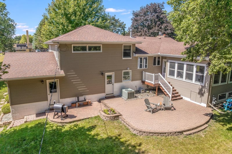 915 S Hampton St, Fairmont, MN 56031
