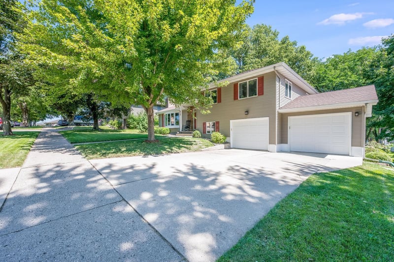 915 S Hampton St, Fairmont, MN 56031