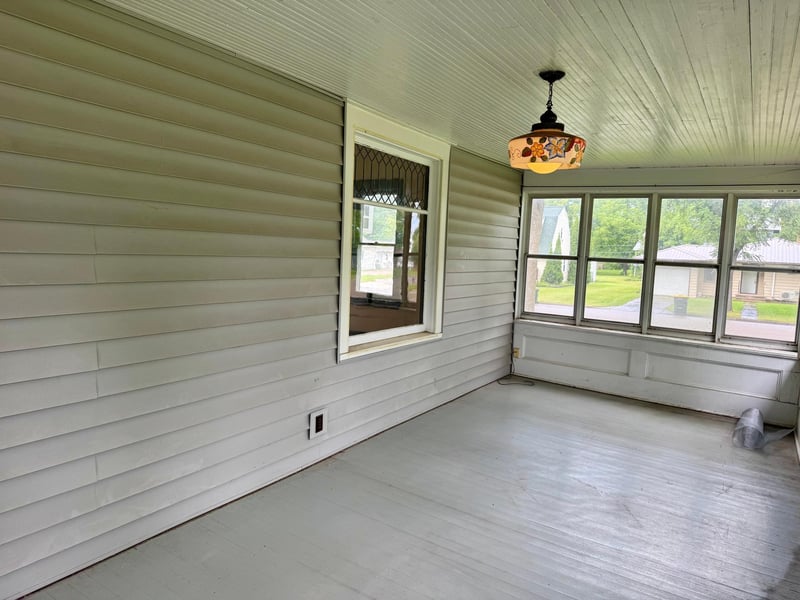 208 N 7th St, Olivia, MN 56277