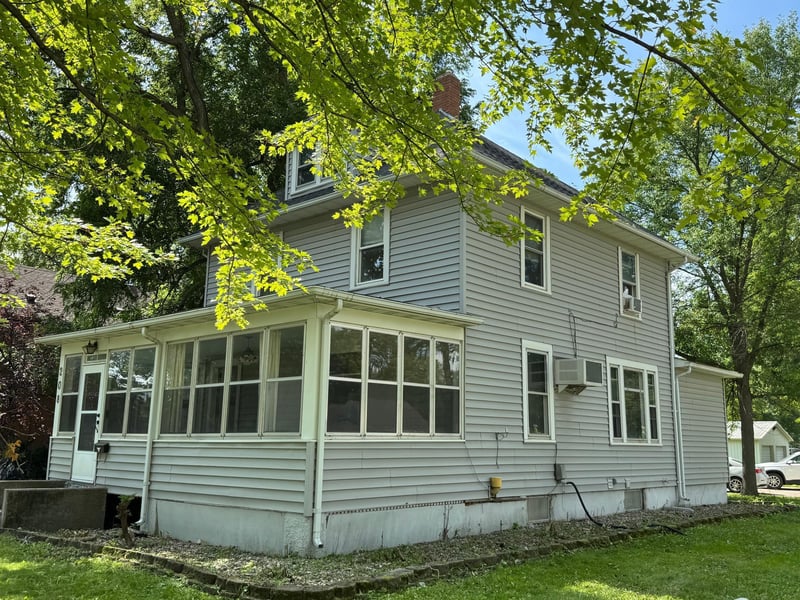 208 N 7th St, Olivia, MN 56277
