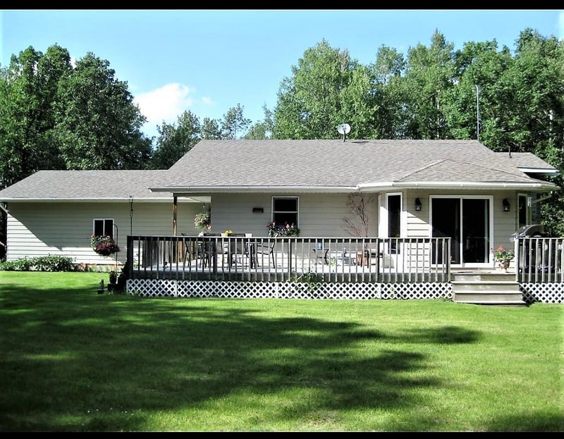 39947 River Oaks Dr, Roseau, MN 56751