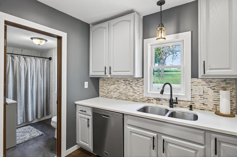24151 Aberdeen Ave, Belle Plaine, MN 56011