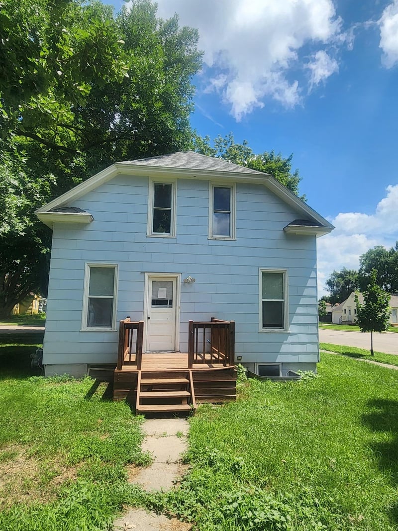 703 N Spring St, Luverne, MN 56156