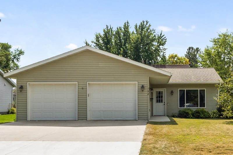 102 3rd St E, Brandon, MN 56315