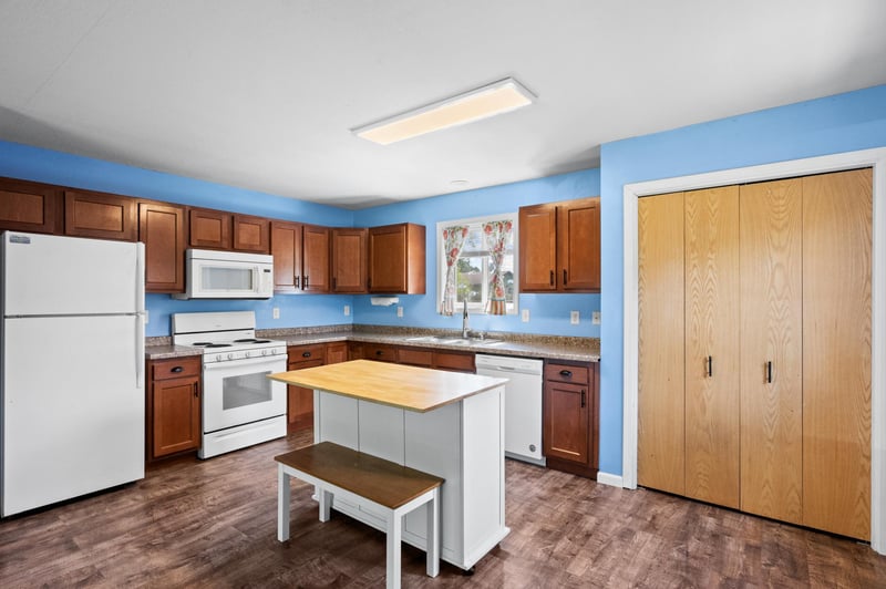 102 3rd St E, Brandon, MN 56315