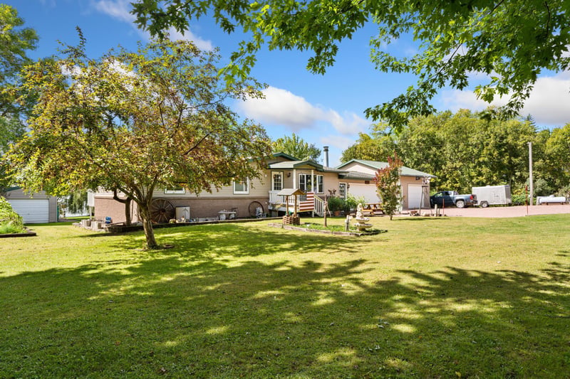 1 Lime Lake Dr, Avoca, MN 56114
