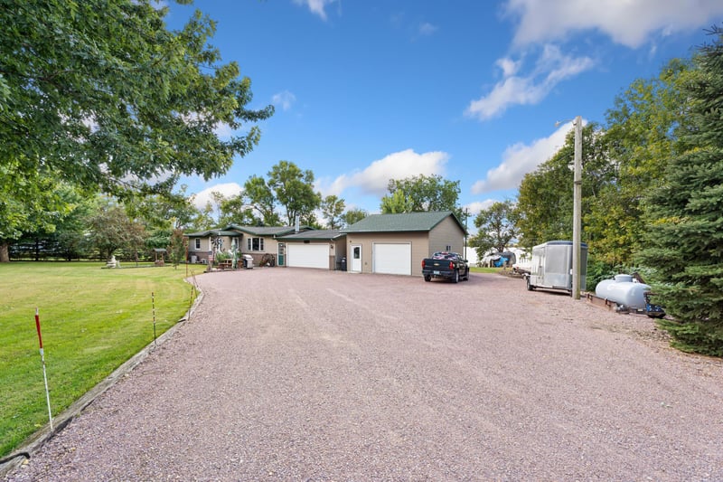 1 Lime Lake Dr, Avoca, MN 56114