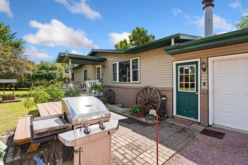 1 Lime Lake Dr, Avoca, MN 56114