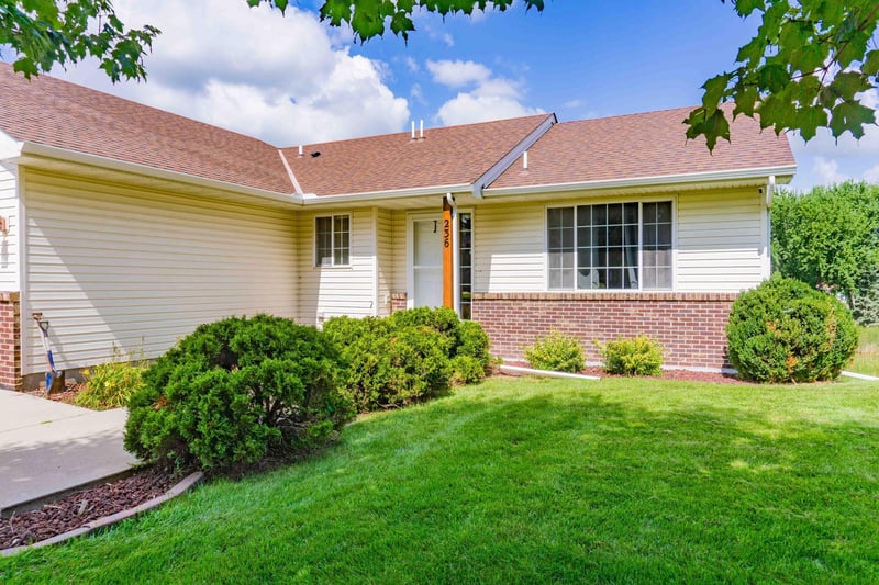 236 Upper Brand Lake Dr, Norwood Young America, MN 55368
