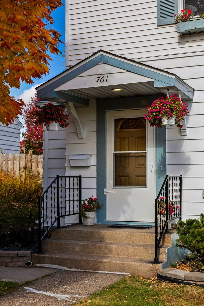 761 Montana Ave W, Saint Paul, MN 55117